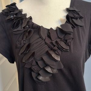 NWOT perfect spring T! Size L